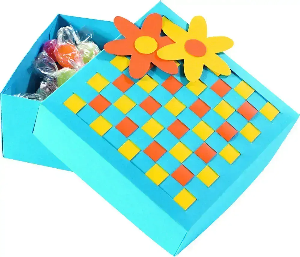 Sada 10 boxů + proužky papíru - proplétání 