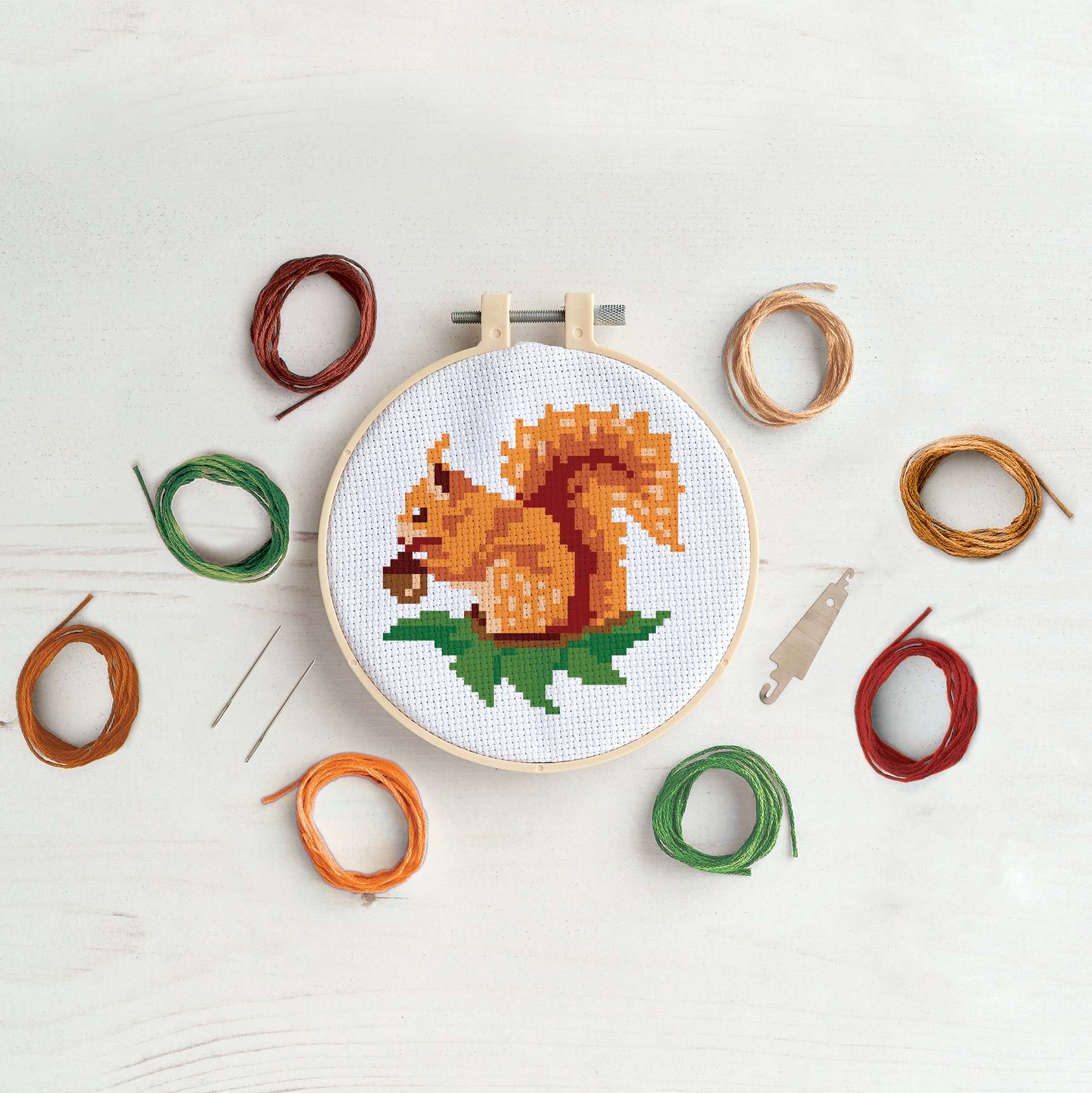 Kreativní sada na vyšívání o12,5cm Veverka
