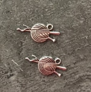 Přívěsek Klubíčko10x25mm 1ks