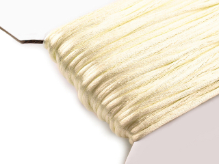 Šňůra saténová o2mm 1m krémová sv.